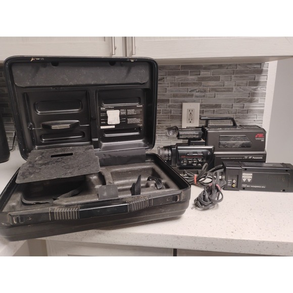 Panasonic VHS Reporter Mfg 1987 PARTS ONLY Professional Camera With Case - Picture 1 of 13
